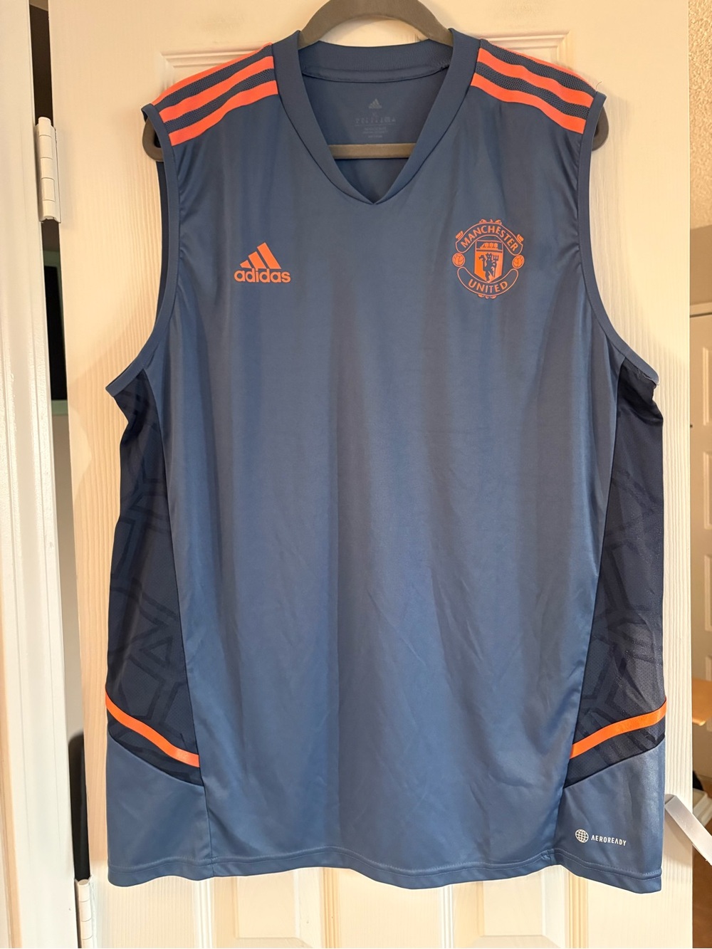 Adidas Manchester United 2022/23 Sleeveless Training Top XL